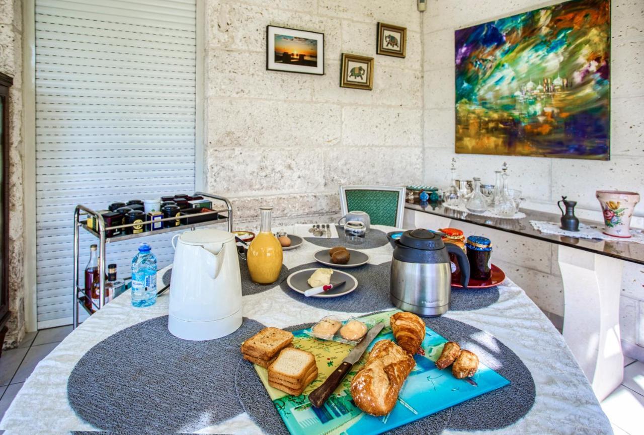 Laferriere Bed & Breakfast อองกูแลม ภายนอก รูปภาพ